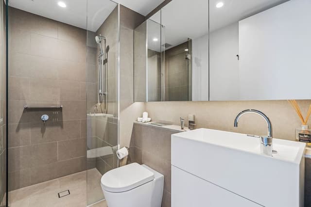 Two Bedroom, Two Bathroom Apartment - Sky High