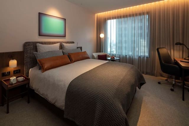 NEXT QUEEN ROOM