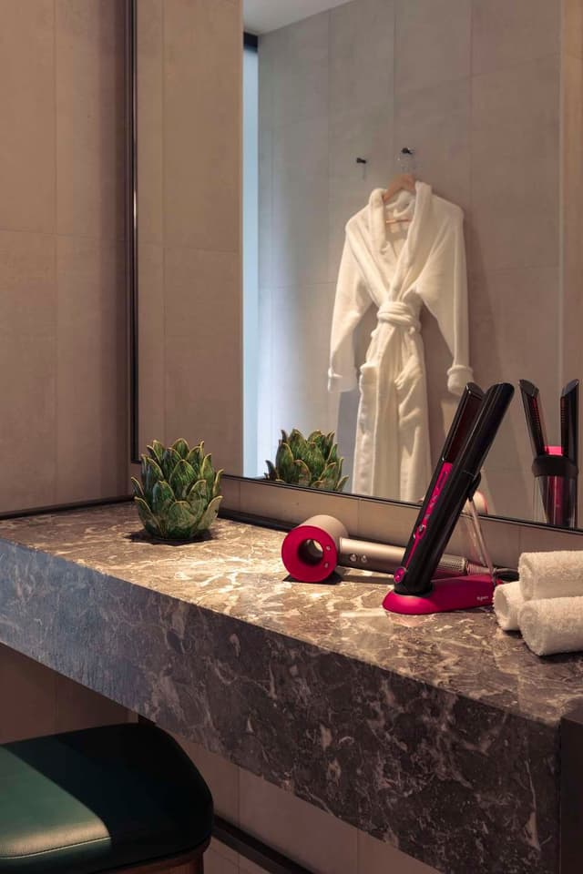 EXECUTIVE CLUB KING 2 BEDROOM SUITE