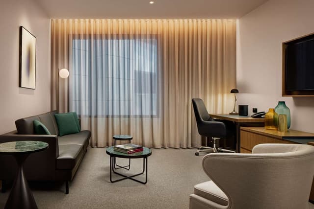 EXECUTIVE CLUB KING 2 BEDROOM SUITE