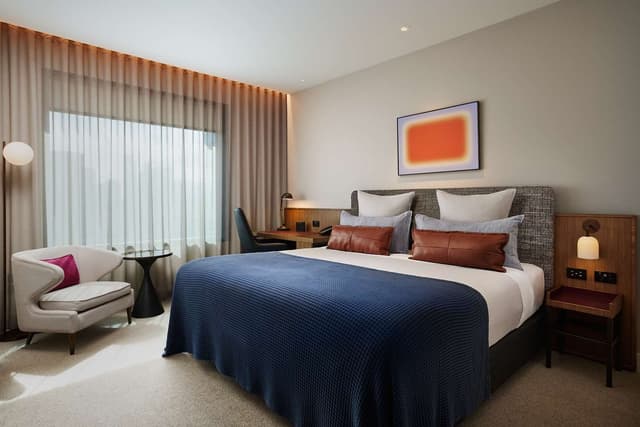 NEXT LEVEL KING ROOM CITY VIEW
