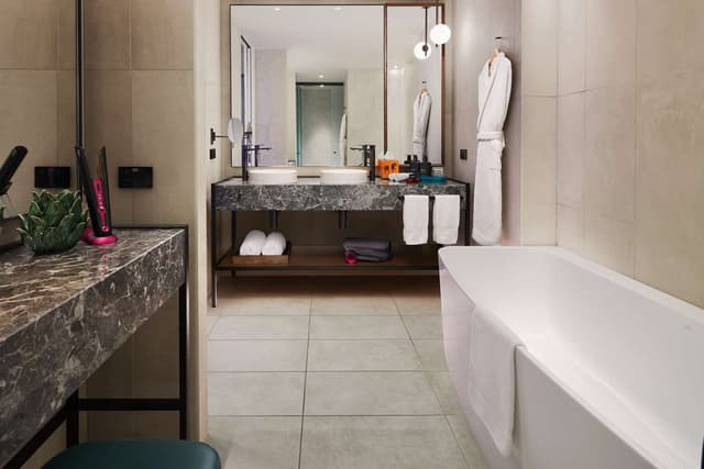 EXECUTIVE CLUB KING 2 BEDROOM SUITE