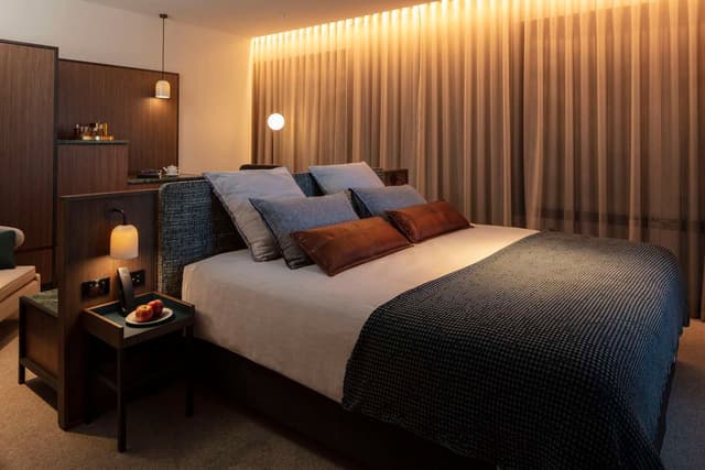 EXECUTIVE CLUB KING ROOM