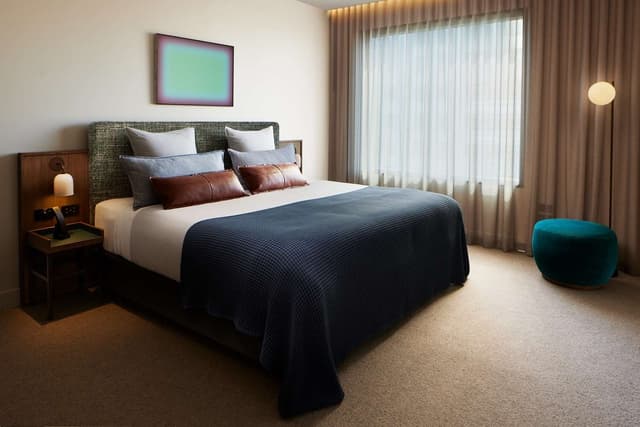 EXECUTIVE CLUB KING ONE BEDROOM SUITE