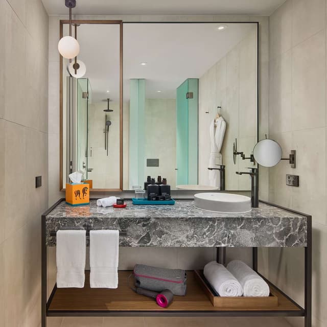 EXECUTIVE CLUB KING ONE BEDROOM SUITE