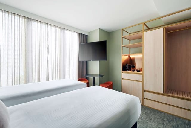 2 Bedroom Interconnecting - Altitude Room
