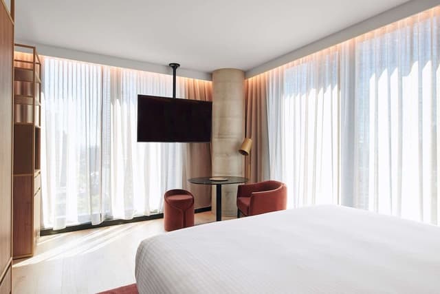 2 Bedroom Interconnecting - Altitude Room