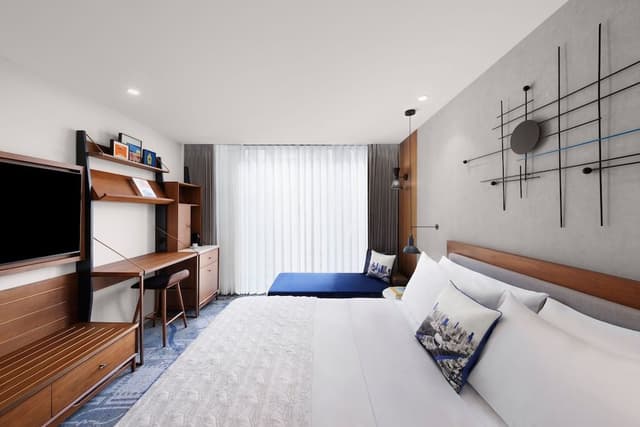 Superior Room, 1 King Bed, City View