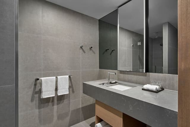 Suite, 1 King Bed, City View