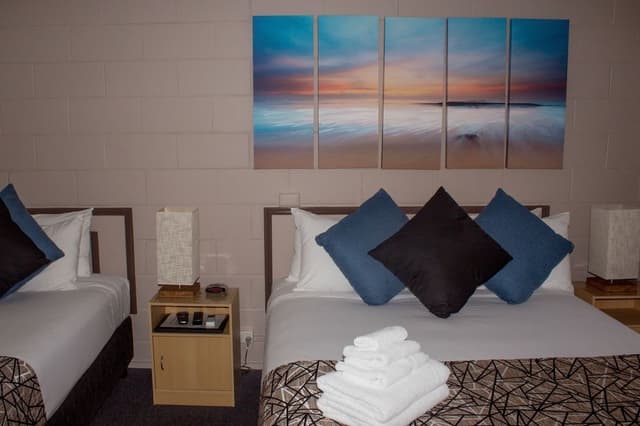 Deluxe Suite, 1 Bedroom, Non Smoking (Deluxe Twin Unit)