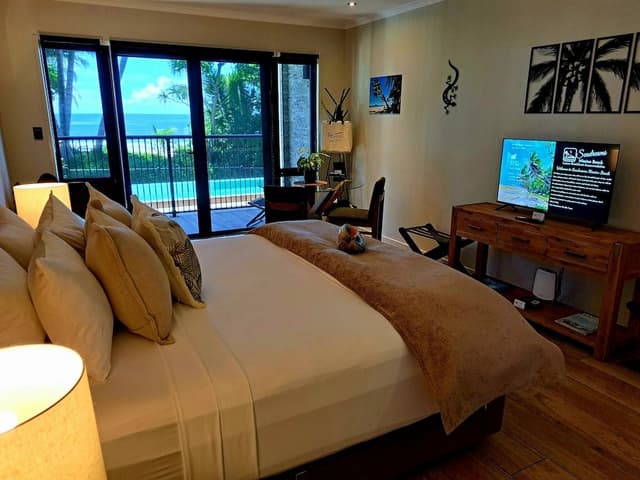 Beach View Suite: King Bed