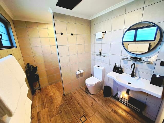 Beach View Suite: King Bed
