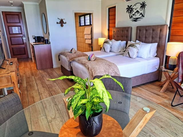 Beach View Suite: King Bed