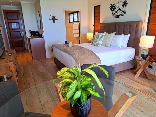 Beach View Suite: King Bed