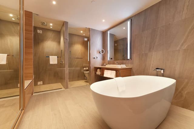 KING PREMIER PANORAMIC RIVER VIEW