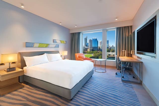 KING GUEST ROOM PANORAMIC CITY VIEW