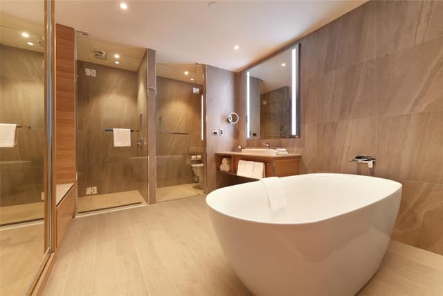 KING PREMIER PANORAMIC RIVER VIEW