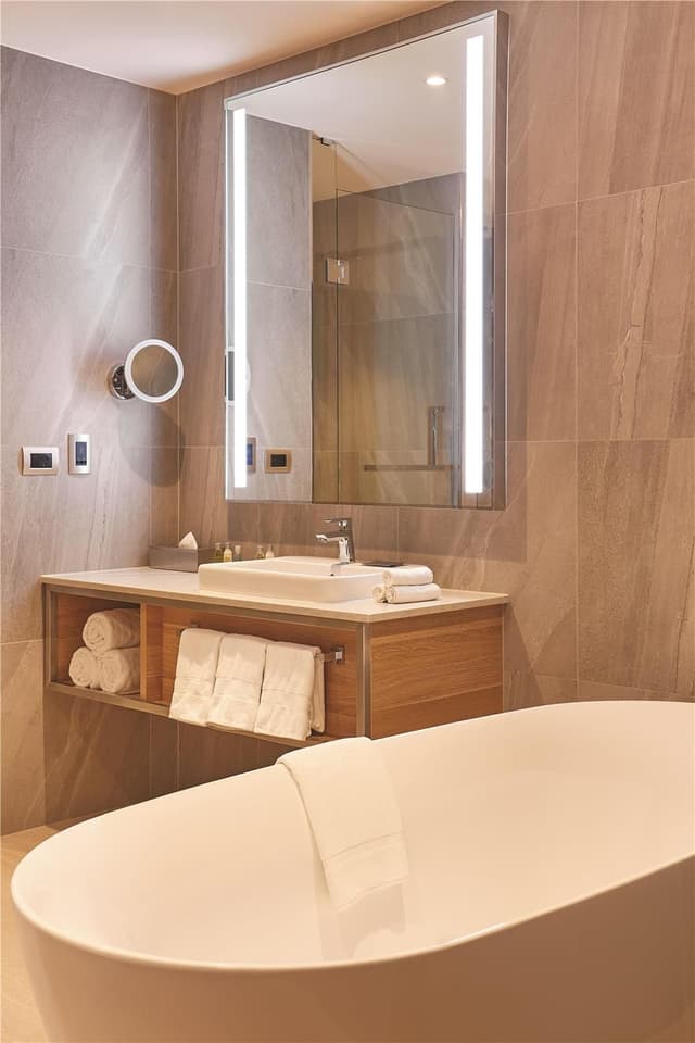 KING PREMIER PANORAMIC RIVER VIEW