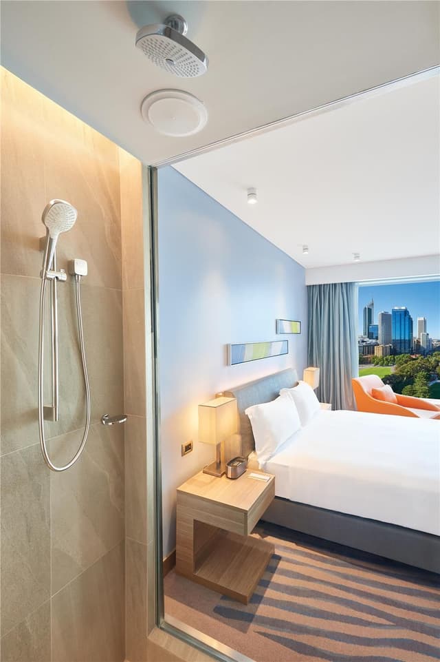 KING GUEST ROOM PANORAMIC CITY VIEW