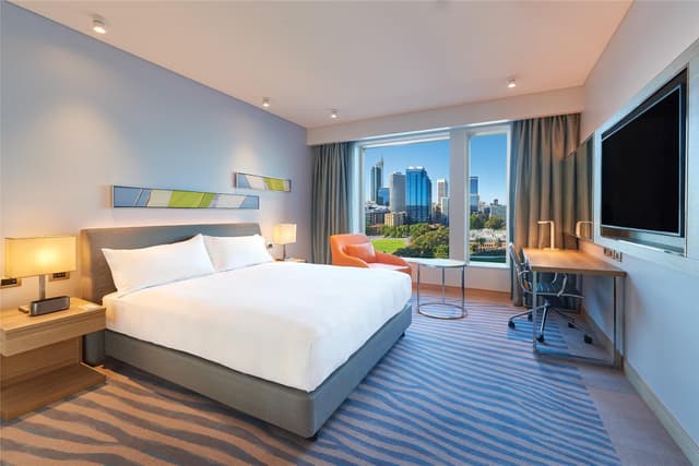 KING GUEST ROOM PANORAMIC CITY VIEW