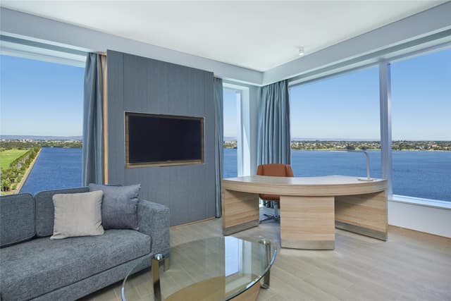 KING PREMIER PANORAMIC RIVER VIEW