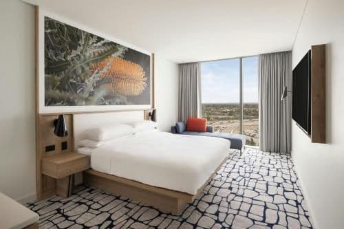 Guest room, 1 King, Urban view