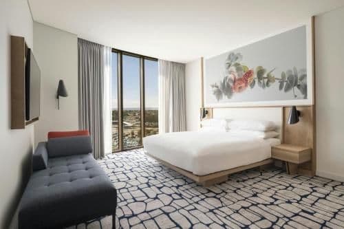 Guest room, 1 King, Urban view