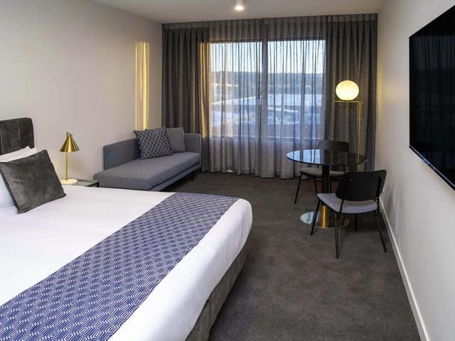 Room, 1 King Bed, Balcony