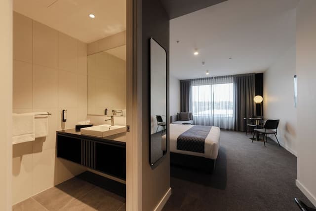 Standard Room, 1 King Bed