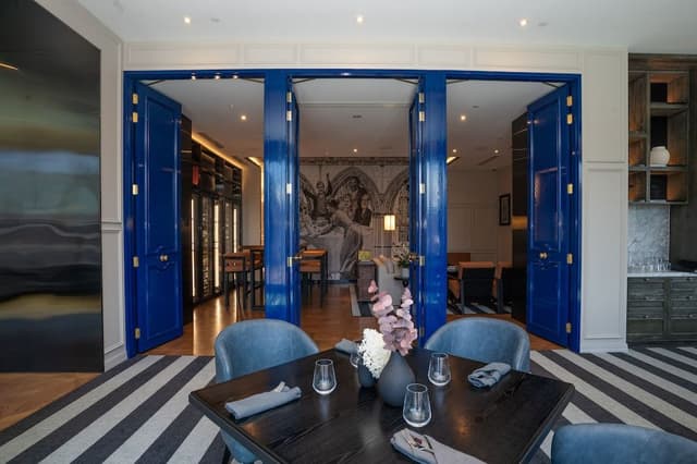 Club Suite, 1 King Bed, Club Lounge Access, Mountain View (Opera)
