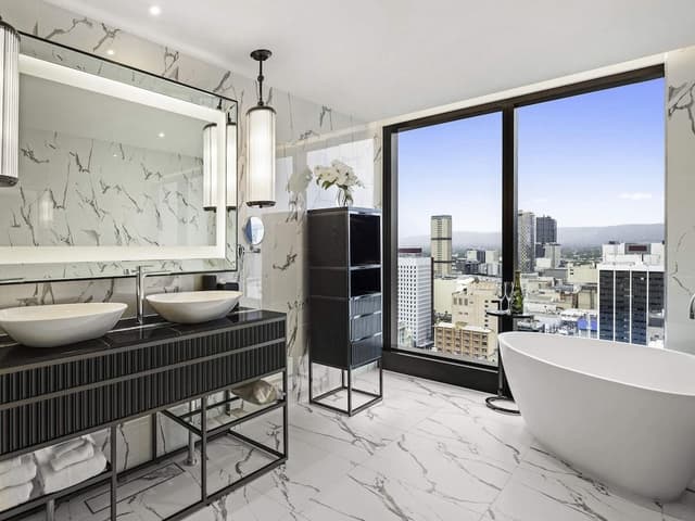 Club Suite, 1 King Bed, Club Lounge Access, Mountain View (Opera)