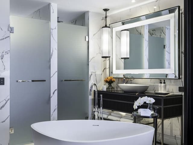 Luxury Room, 1 King Bed, Club Lounge Access