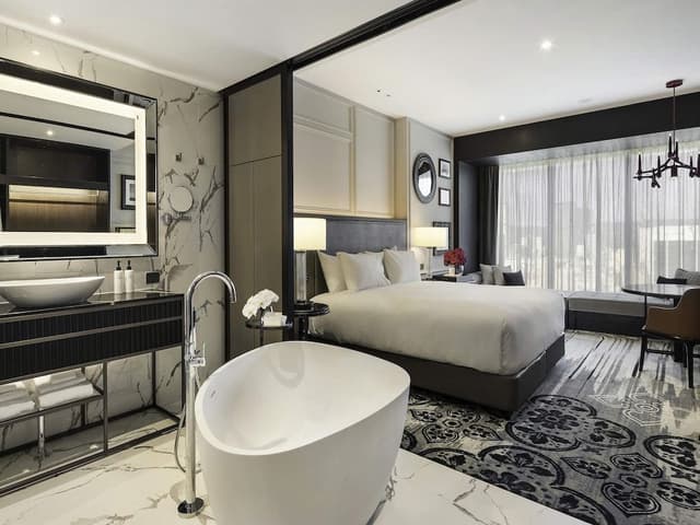 Luxury Room, 1 King Bed, Club Lounge Access
