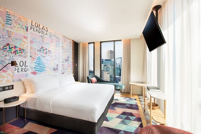 Premium Room, 1 King Bed, Corner