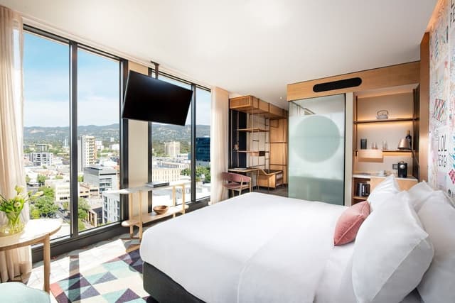 Premium Room, 1 King Bed, Corner