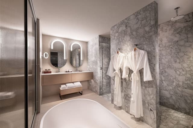 Executive Suite, 1 King Bed, Tower