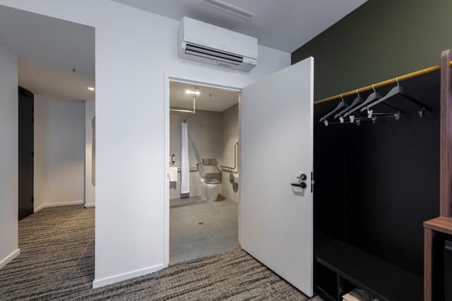 Deluxe Hotel Corner - Accessible