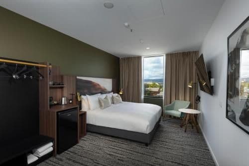 Deluxe Hotel Corner - Accessible