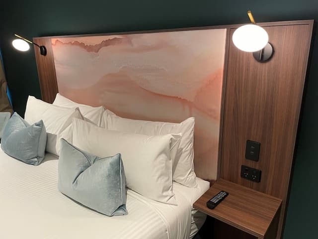 Deluxe King Corner Room