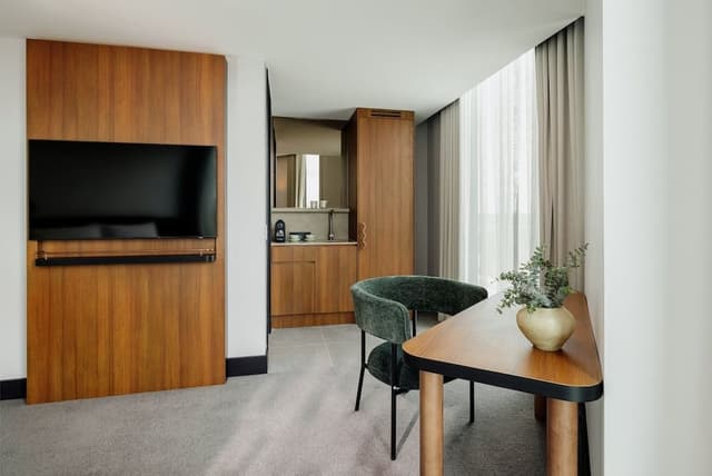 Premium Room, 1 King Bed, Kitchenette