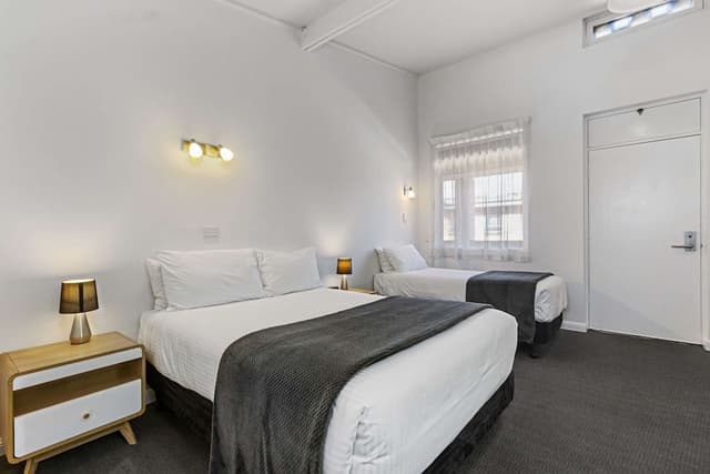 Standard Room, Non Smoking (1 Queen & 2 Twin Beds)