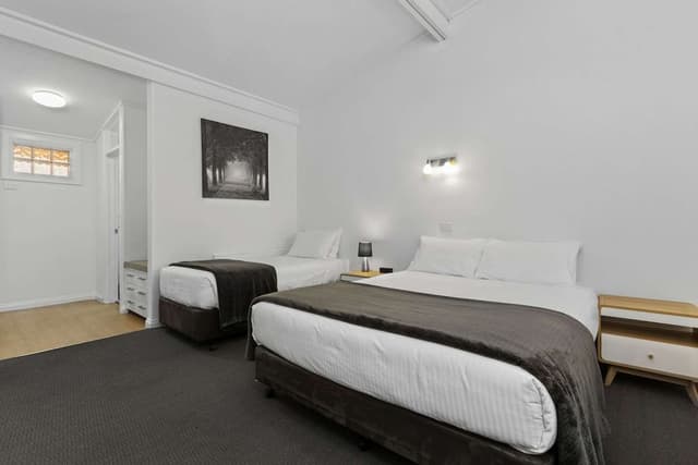 Standard Room, Non Smoking (1 Queen & 2 Twin Beds)