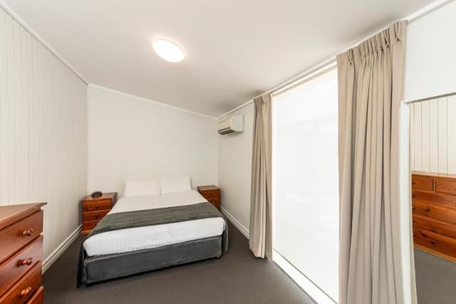 3 Bedroom with Free Wifi and Parking
