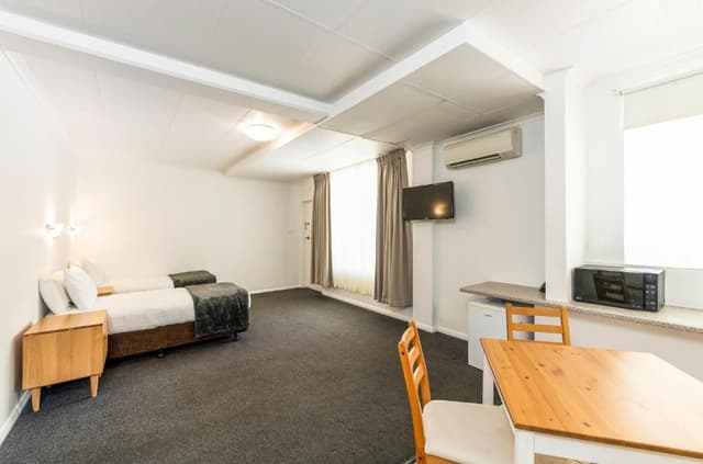 3 Bedroom with Free Wifi and Parking