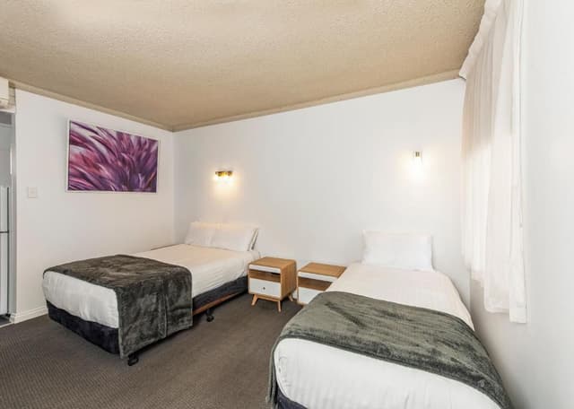 3 Bedroom with Free Wifi and Parking