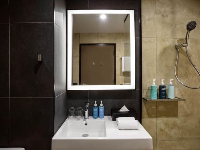Deluxe Room, 1 King Bed, Balcony