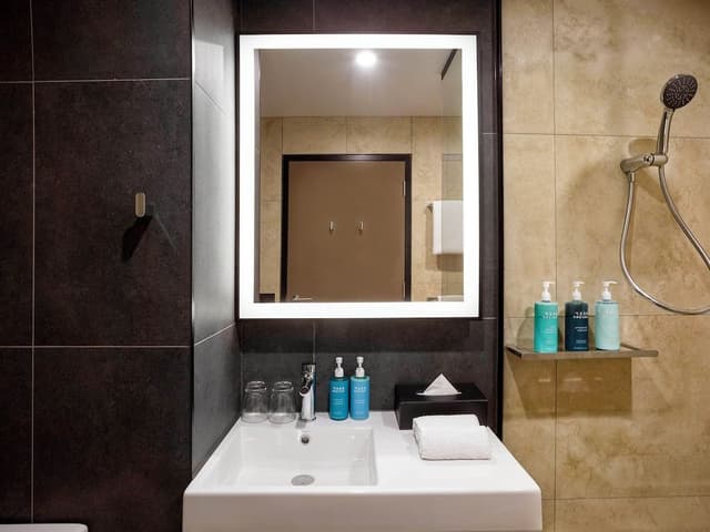 Deluxe Room, 1 King Bed, Balcony