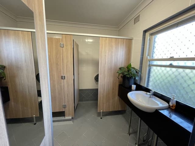 Queen Room (Shared Bathroom)