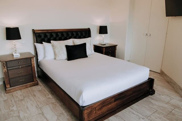 Deluxe Studio Suite