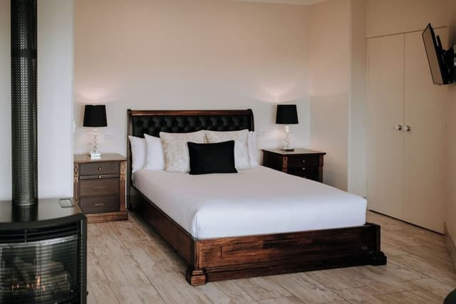 Deluxe Studio Suite